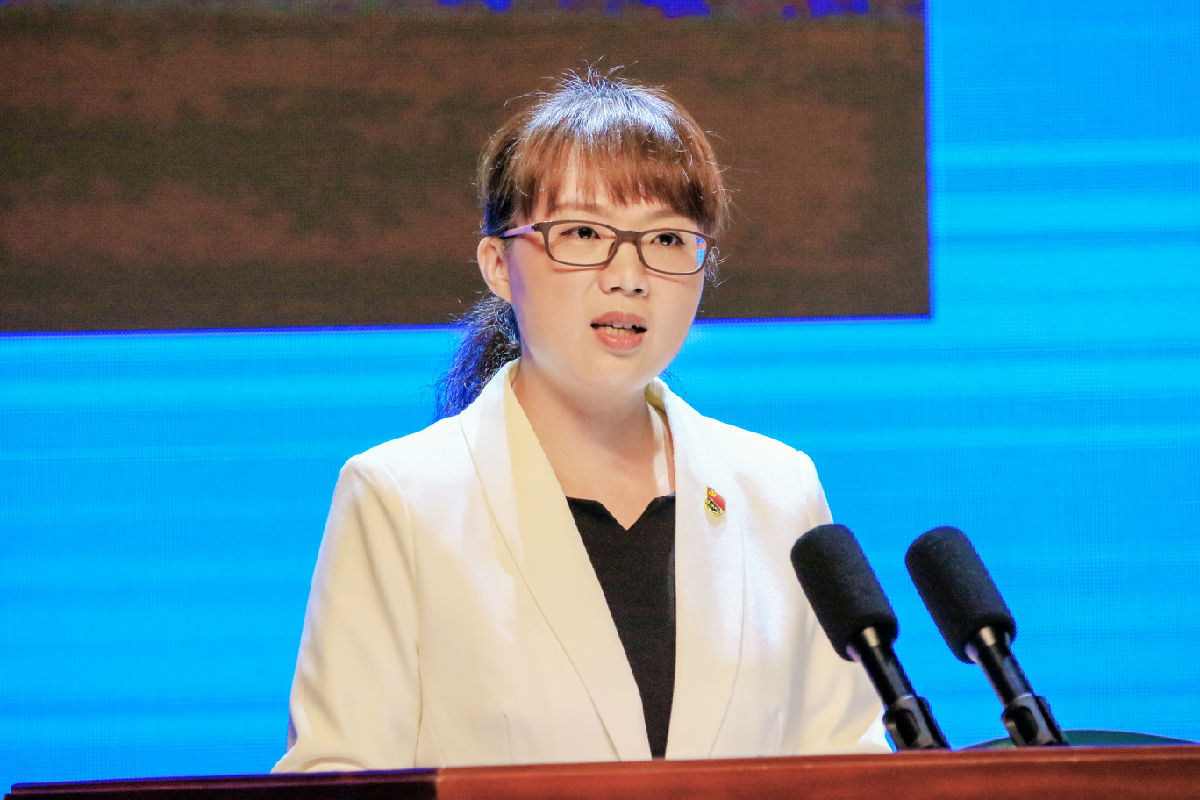 慕容慎行同志先进事迹巡回报告会首场报告在福州举行