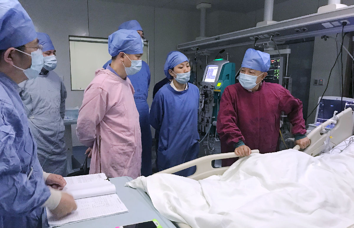 周良辅院士及团队专家胡锦教授莅临我院院士工作站指导工作