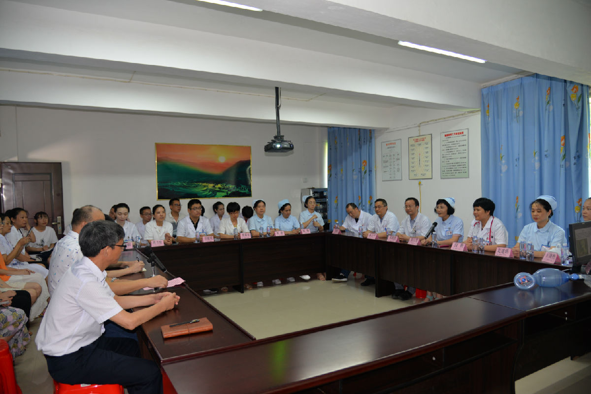 我院呼吸康复支部到尤溪县联合镇革命老区开展义诊及党员再教育活动