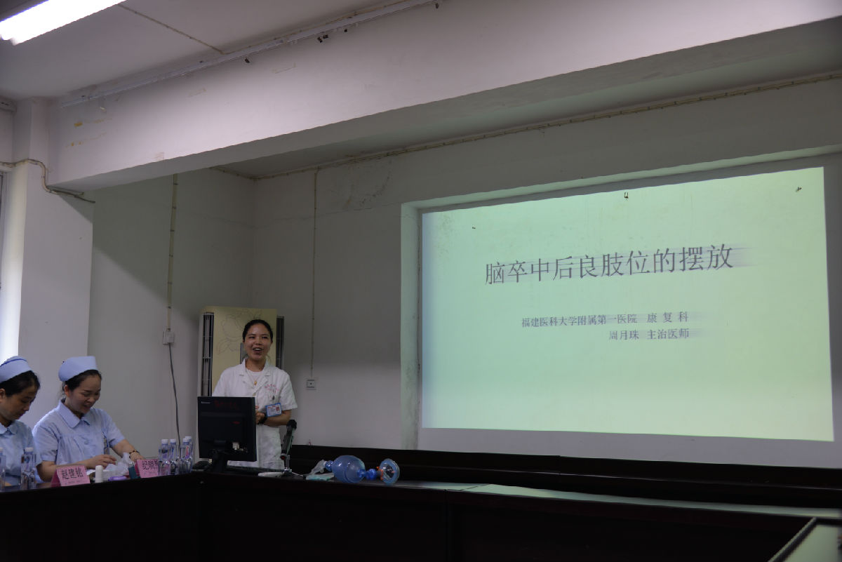 我院呼吸康复支部到尤溪县联合镇革命老区开展义诊及党员再教育活动