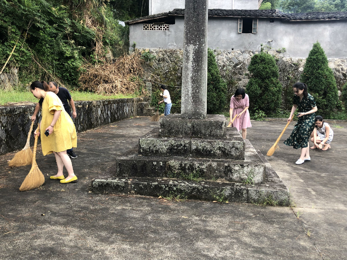 我院呼吸康复支部到尤溪县联合镇革命老区开展义诊及党员再教育活动