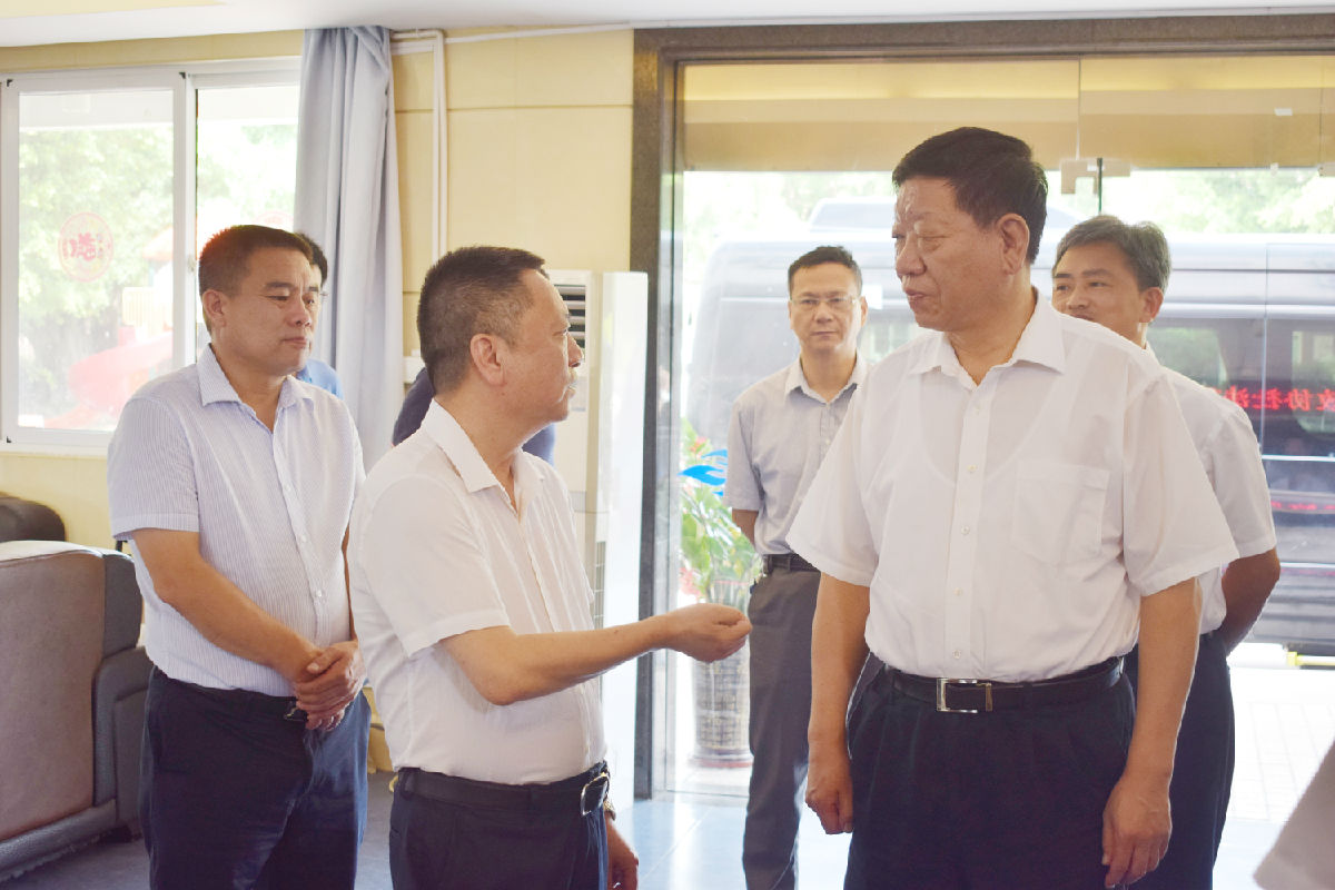 全国政协社法委副主任尹蔚民一行到我院护养中心调研