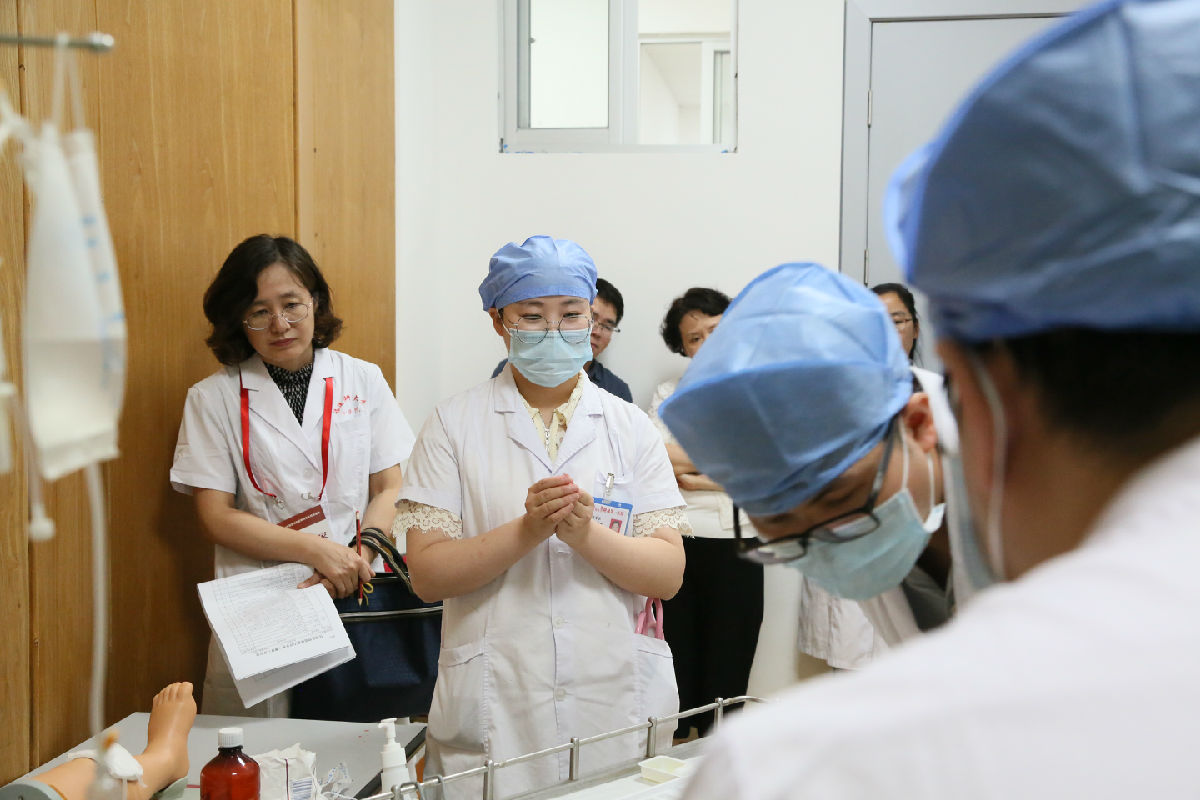 国家住院医师规范化培训评估组到我院检查指导