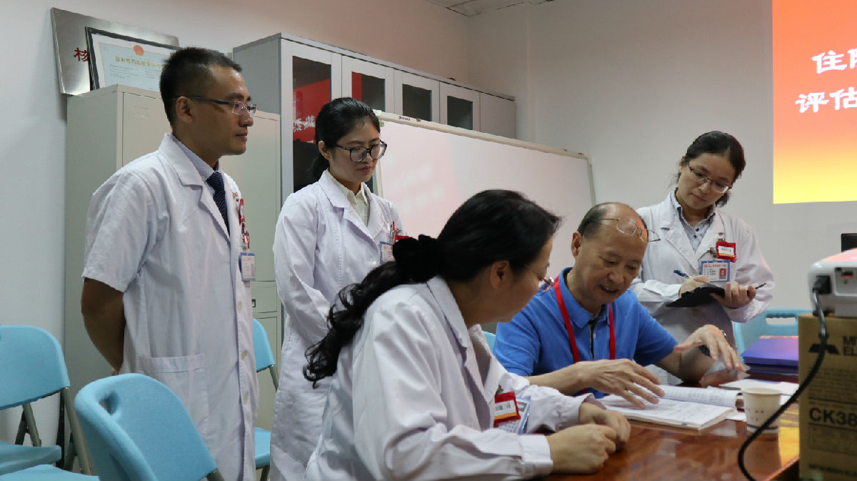 国家住院医师规范化培训评估组到我院检查指导