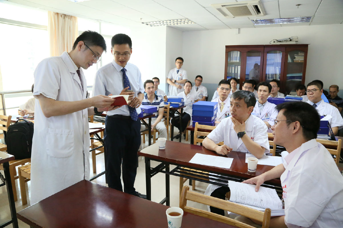 国家住院医师规范化培训评估组到我院检查指导