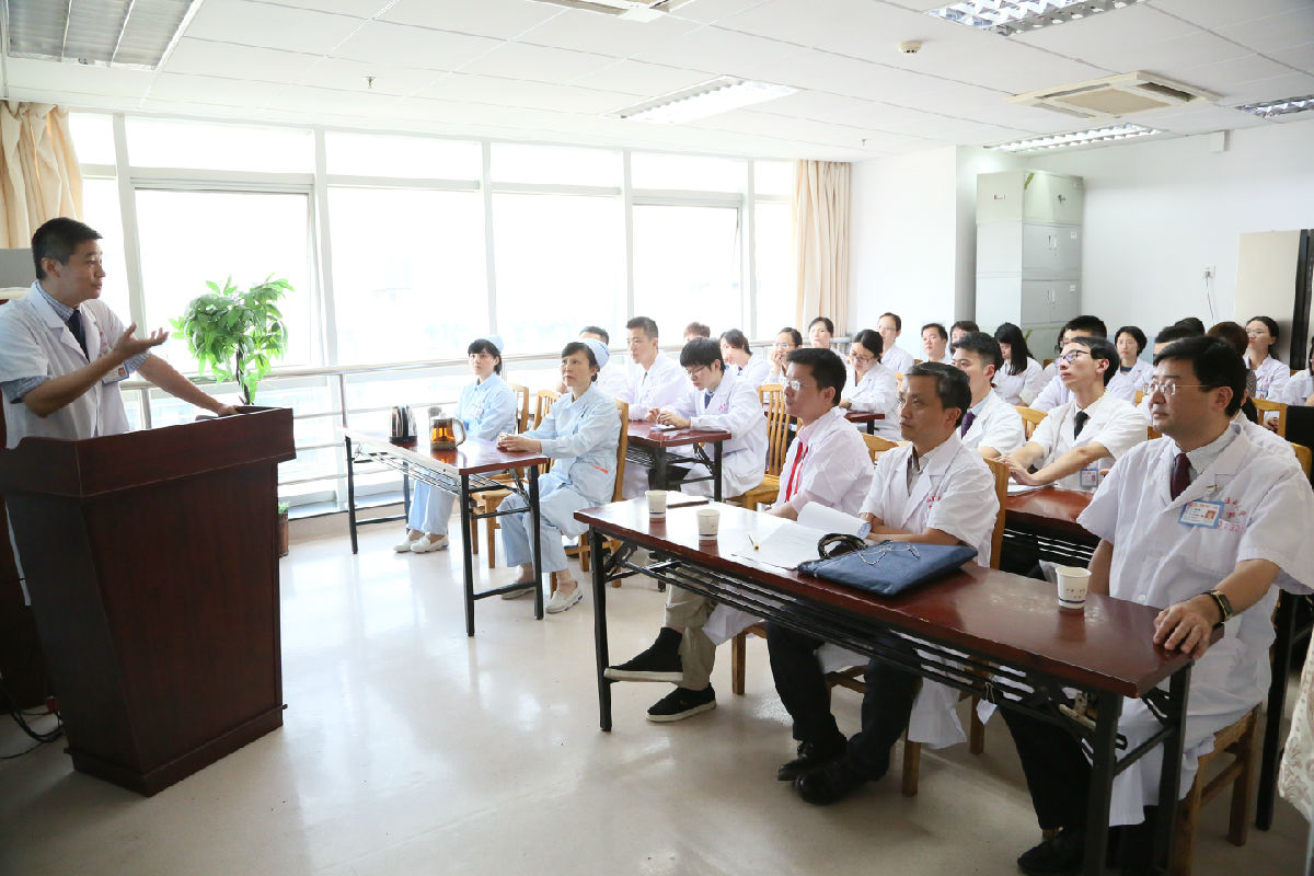 国家住院医师规范化培训评估组到我院检查指导