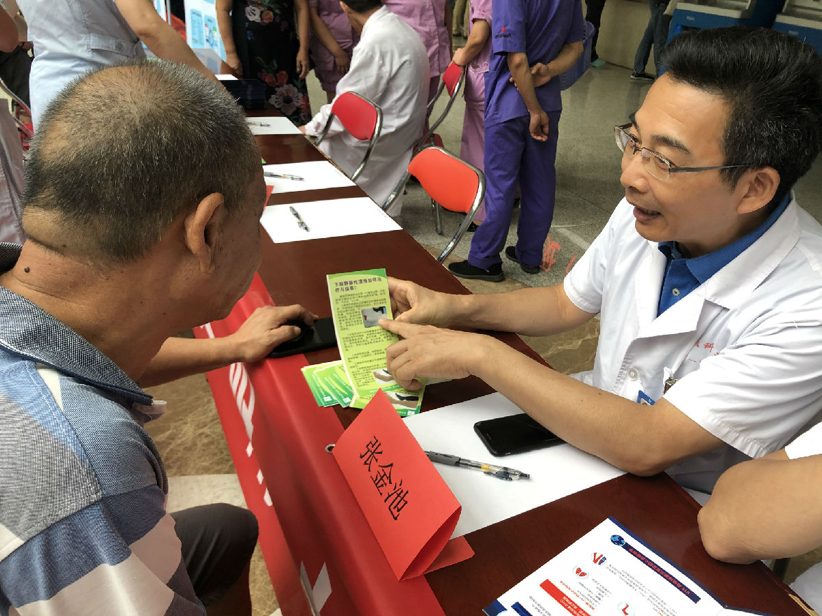 血管外科举办“栓不住，动起来”义诊活动