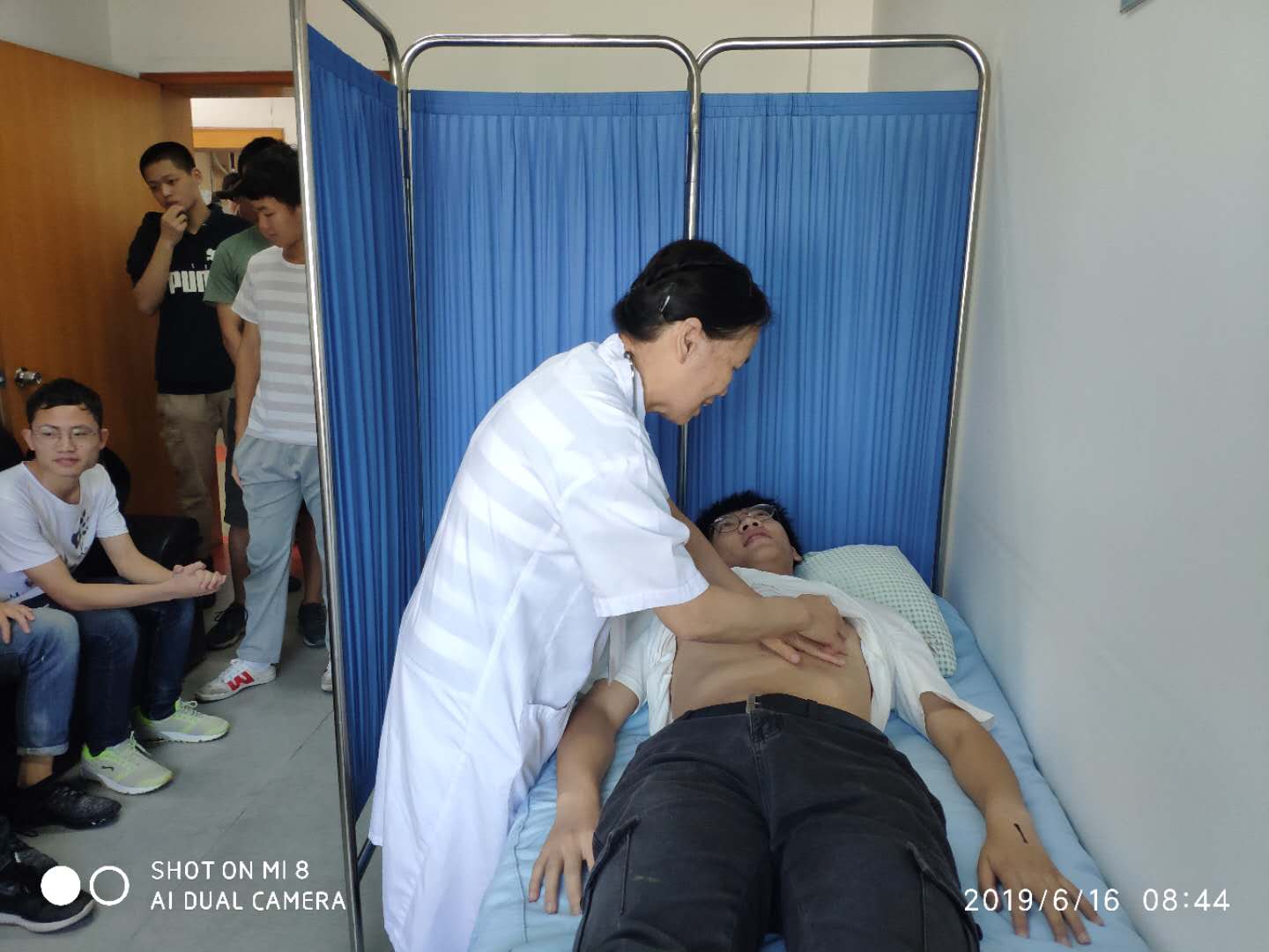 有志青年从军建功  热血男儿矢志报国——我院体检中心开展2019年征兵体检工作