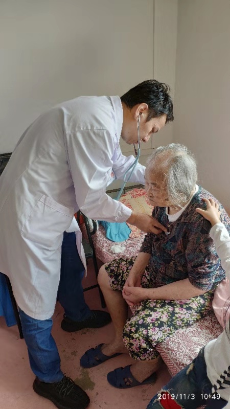 我院干部病房党支部、行政第三党支部在连江县开展义诊活动