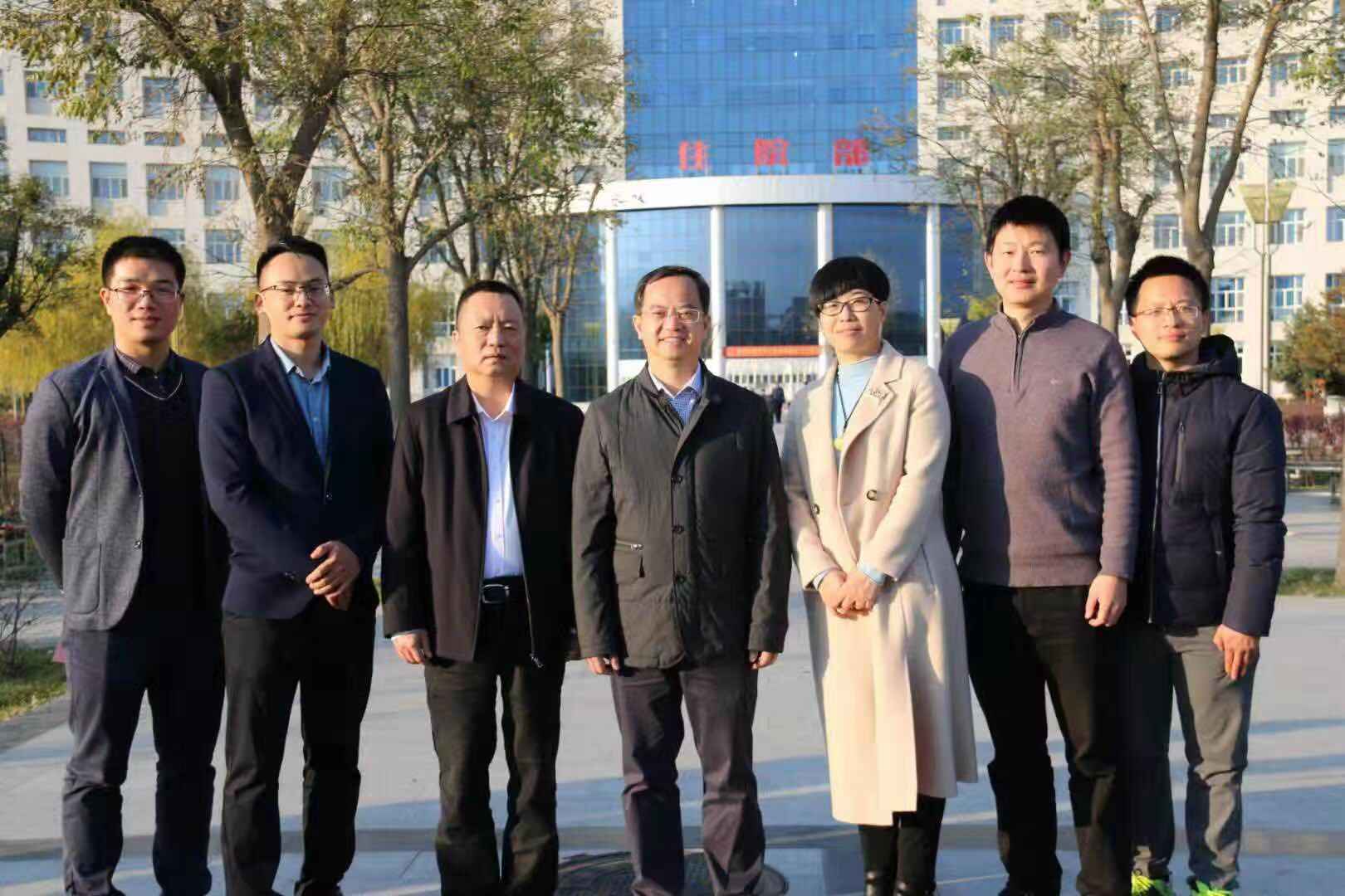 福建医科大学党委书记何明华率团赴宁夏、新疆慰问我院援宁援疆医务人员