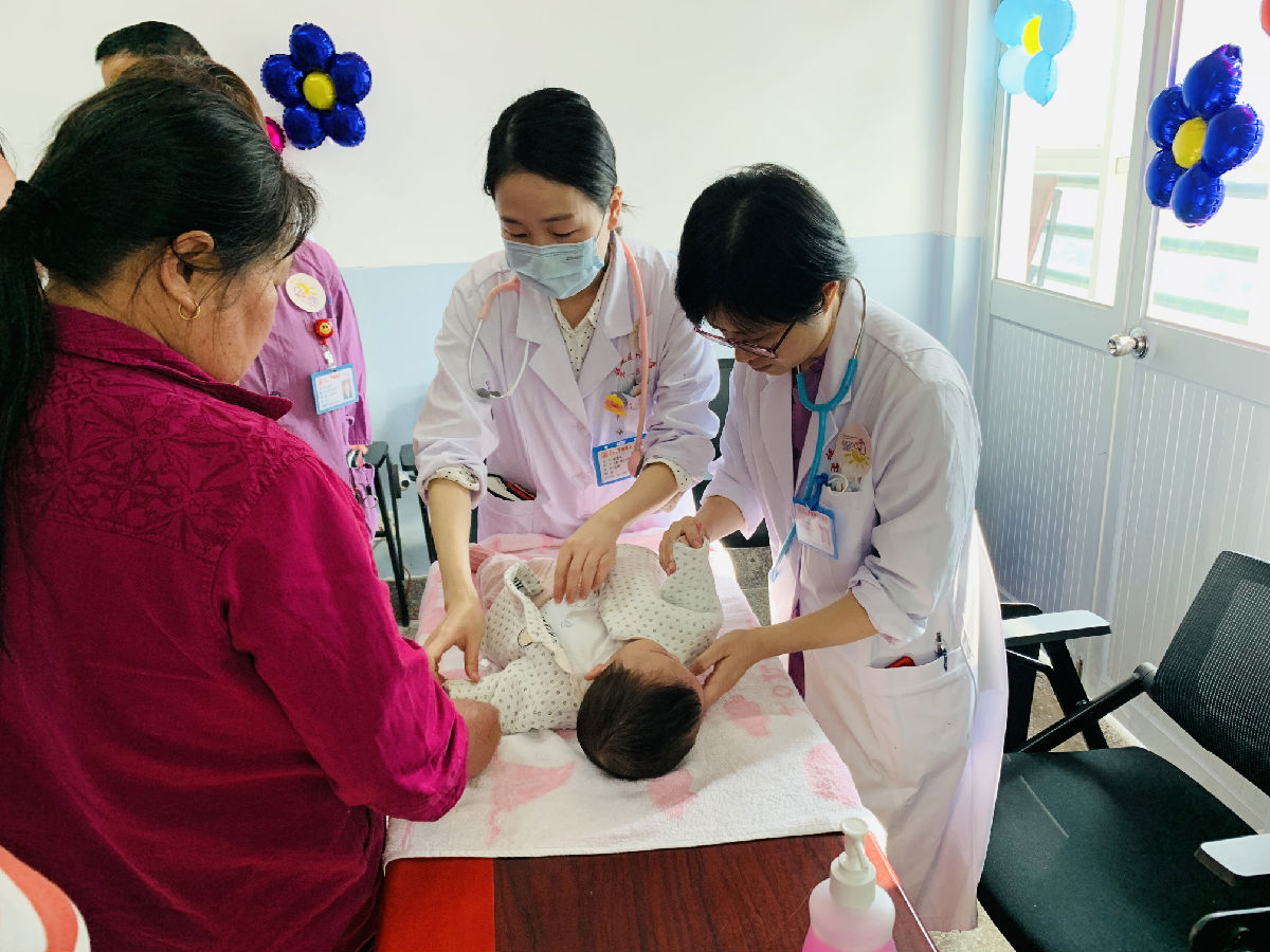 用心呵护，成就未来—我院新生儿科举办“世界早产儿日”公益活动