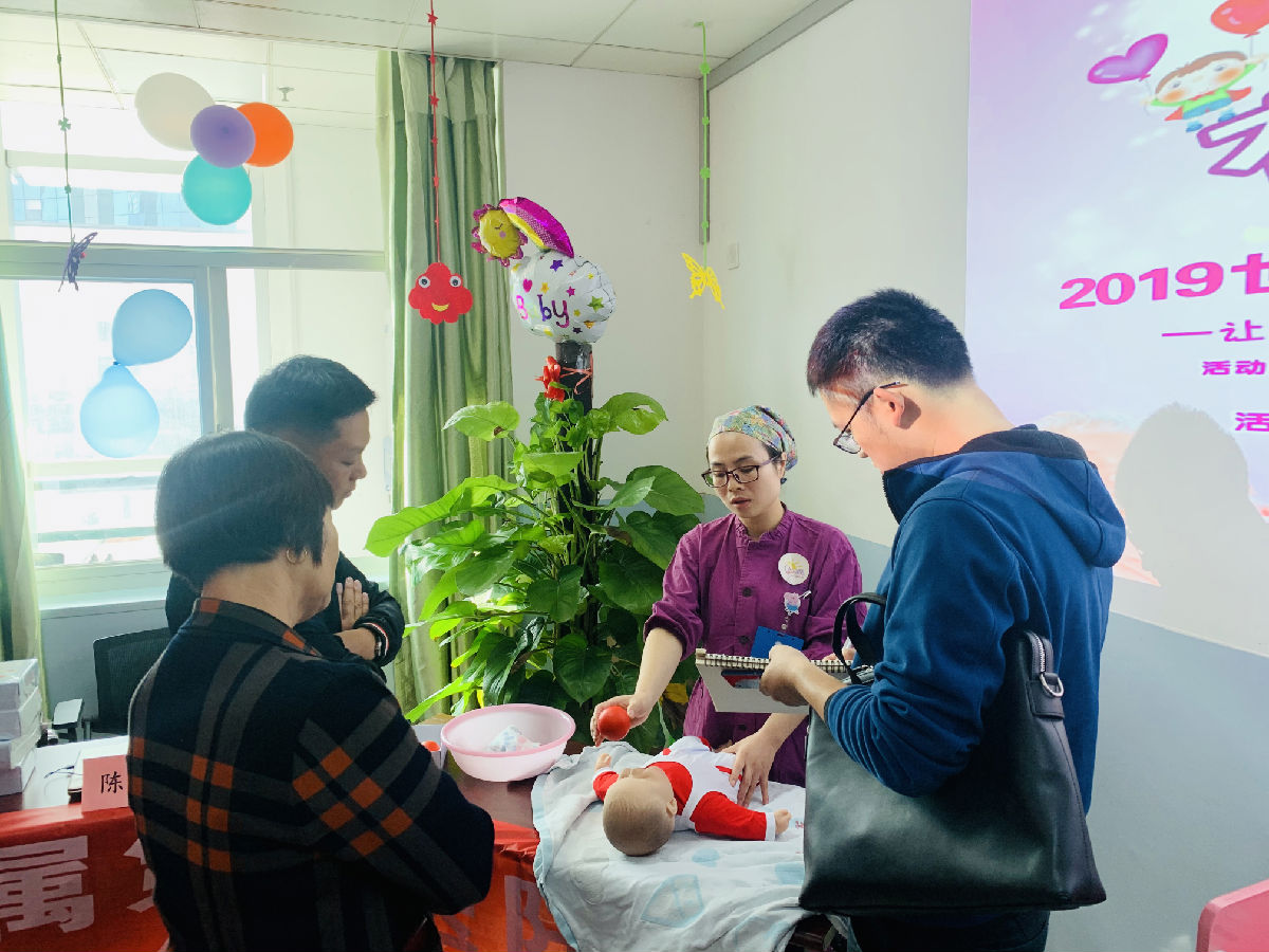 用心呵护，成就未来—我院新生儿科举办“世界早产儿日”公益活动