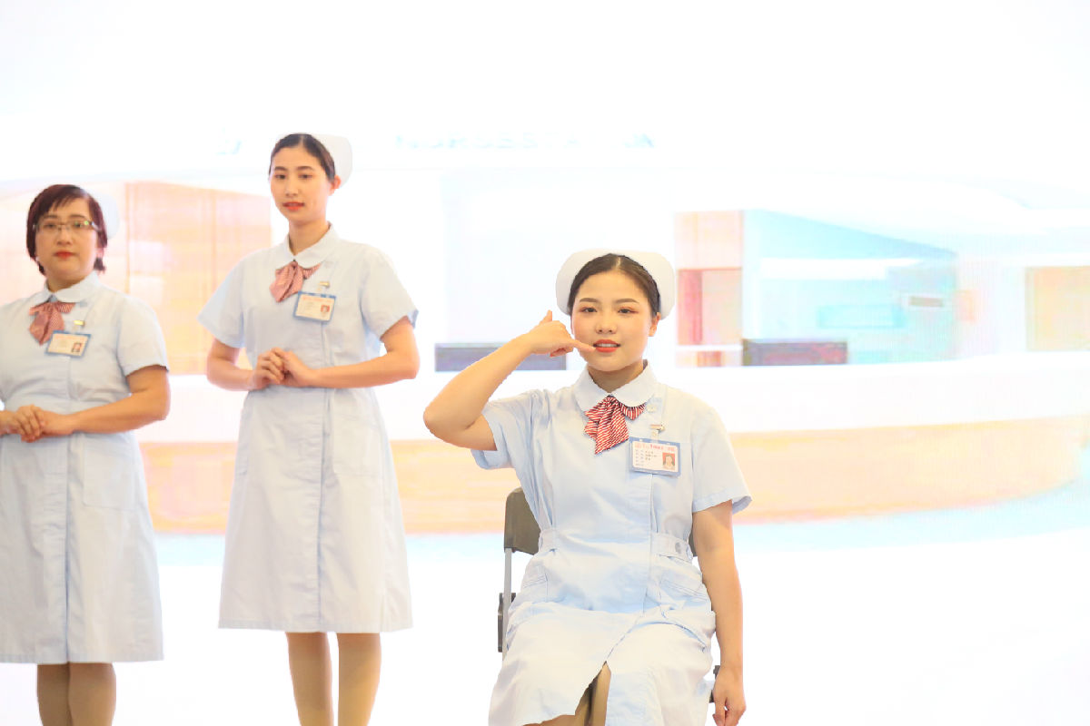 塑职业形象 促学科发展 创满意医院——护理部召开“2019年护士职业礼仪决赛暨护理年终表彰大会”