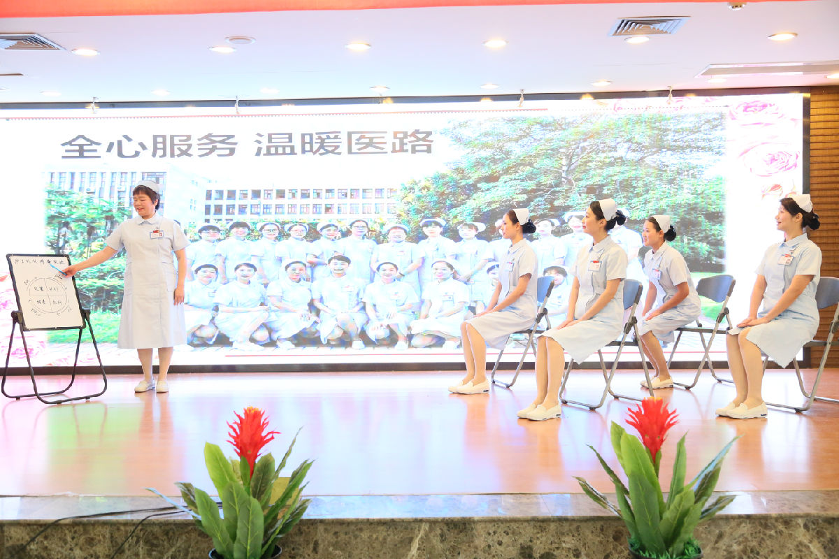 塑职业形象 促学科发展 创满意医院——护理部召开“2019年护士职业礼仪决赛暨护理年终表彰大会”