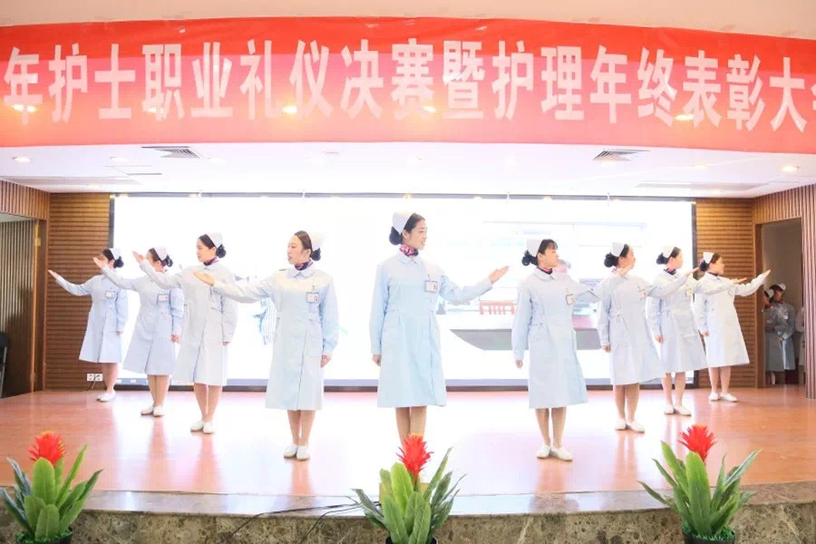 谱文明之歌·展天使之翼 ——我院护士职业礼仪大赛参赛侧记