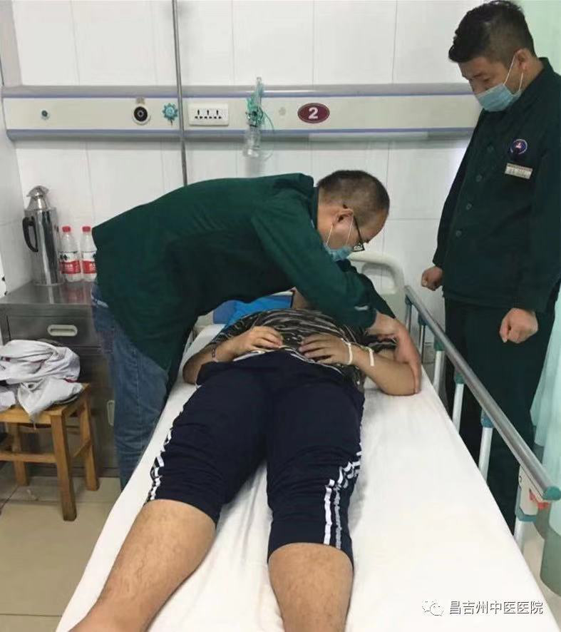 我院党委及慕容慎行党支部迎接援疆医生王伟载誉归来