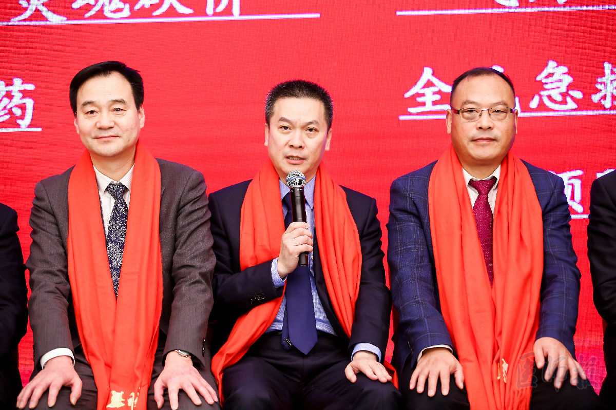 康德智院长荣膺2019年度“推动行业前行的力量·十大领导力院管专家”称号