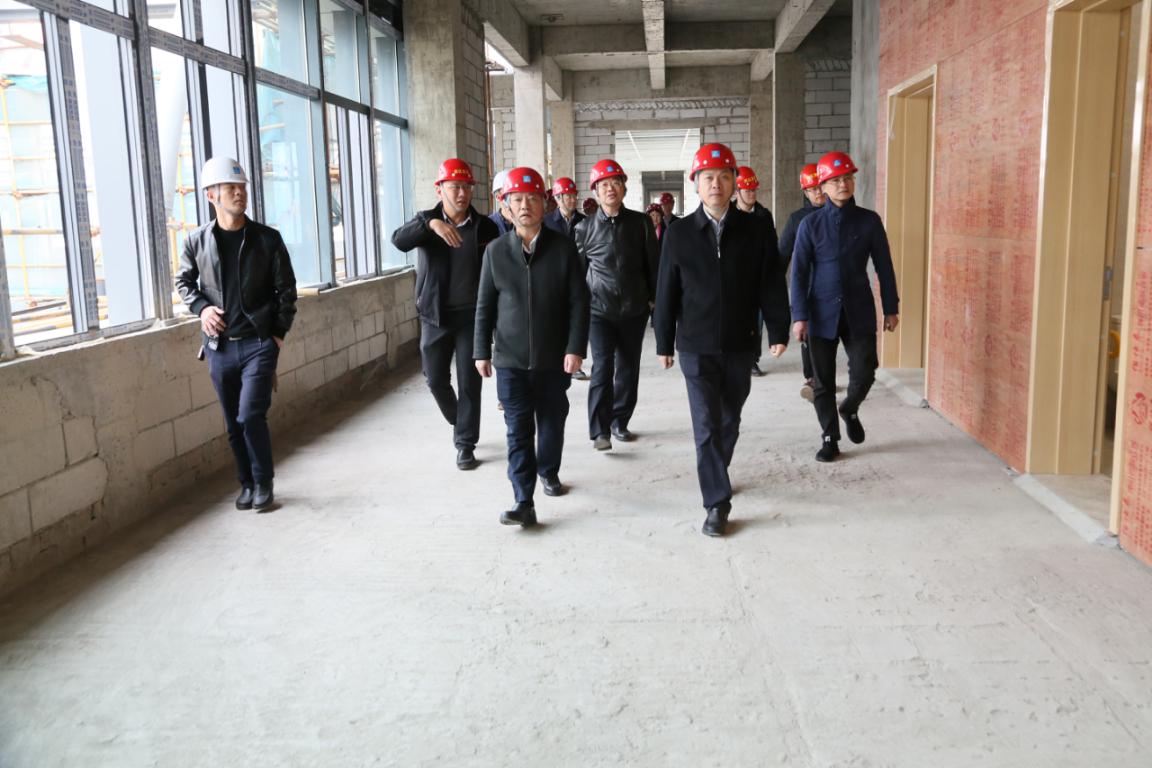 我院领导一行率队前往滨海院区视察施工状况并进行春节慰问