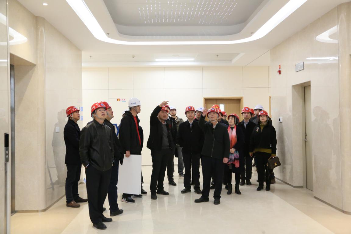 我院领导一行率队前往滨海院区视察施工状况并进行春节慰问