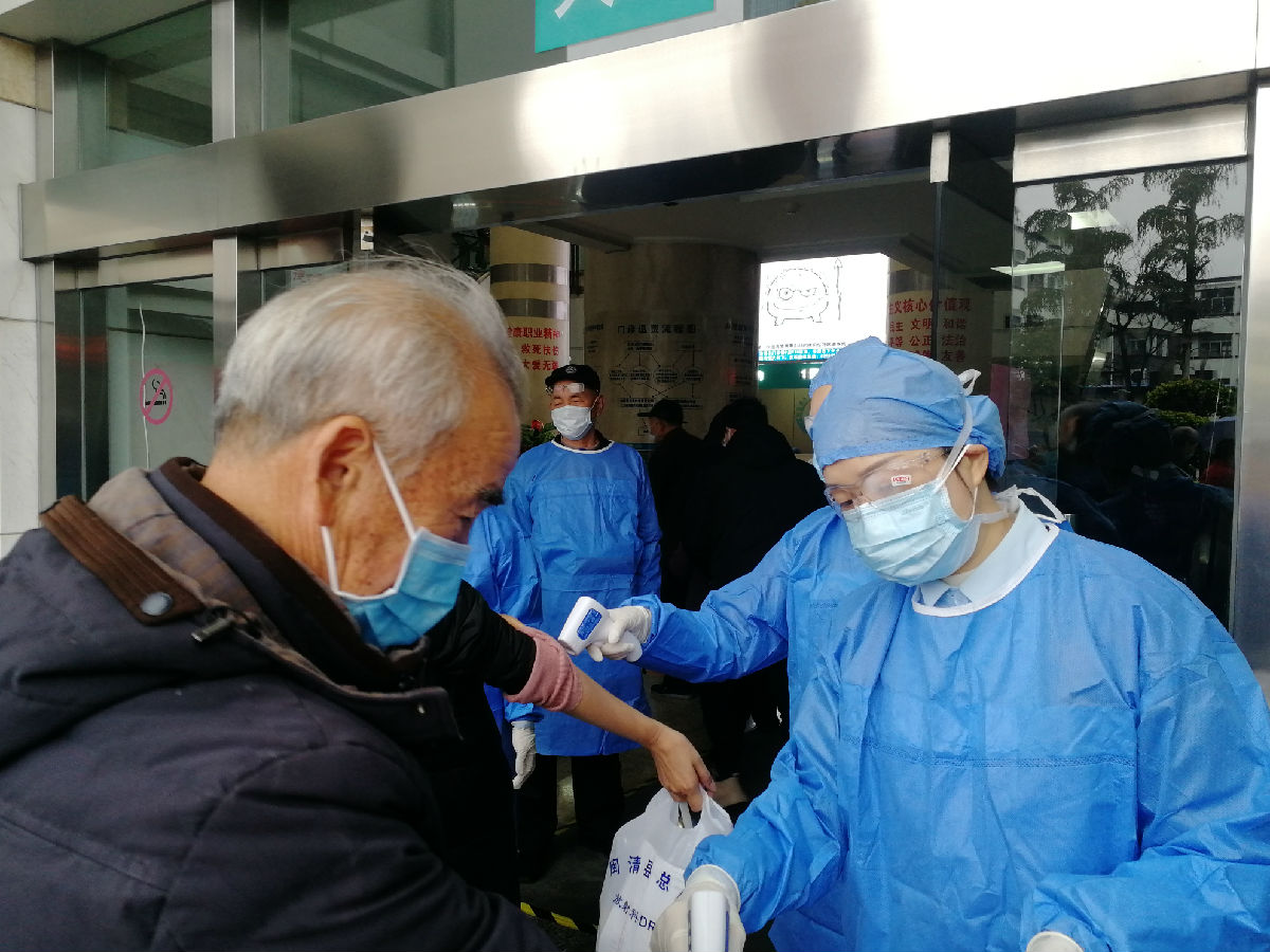 无怨无悔  当好门诊守护神