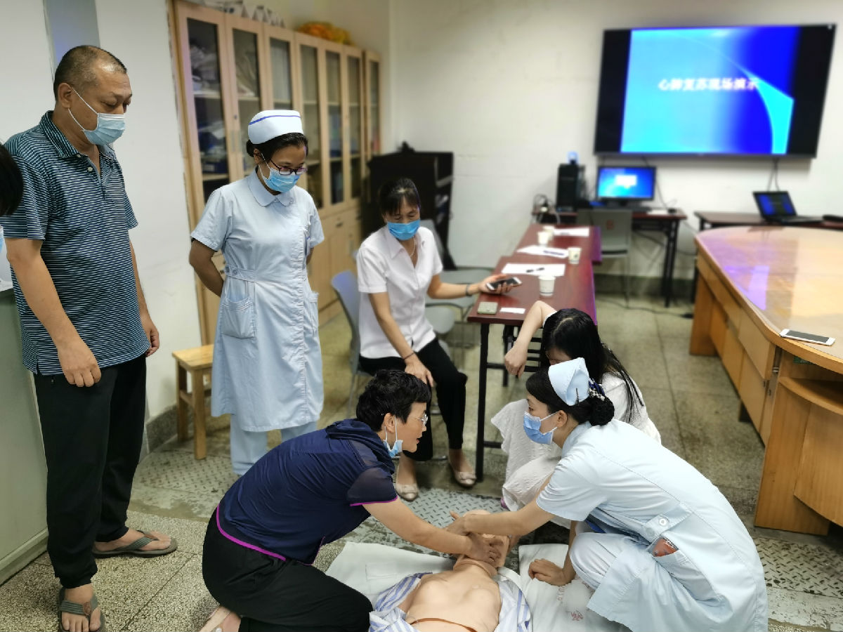 我院心血管内科开展第二期患者及家属心肺复苏培训 我院心血管内科开展第二期患者及家属心肺复苏培训