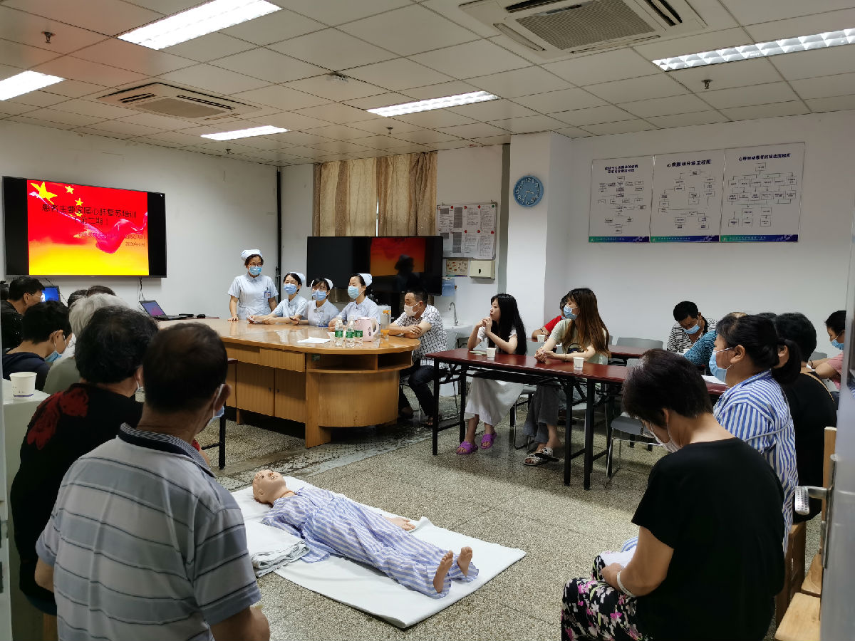 我院心血管内科开展第二期患者及家属心肺复苏培训 我院心血管内科开展第二期患者及家属心肺复苏培训