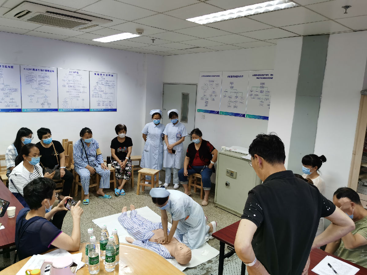 我院心血管内科开展第二期患者及家属心肺复苏培训 我院心血管内科开展第二期患者及家属心肺复苏培训