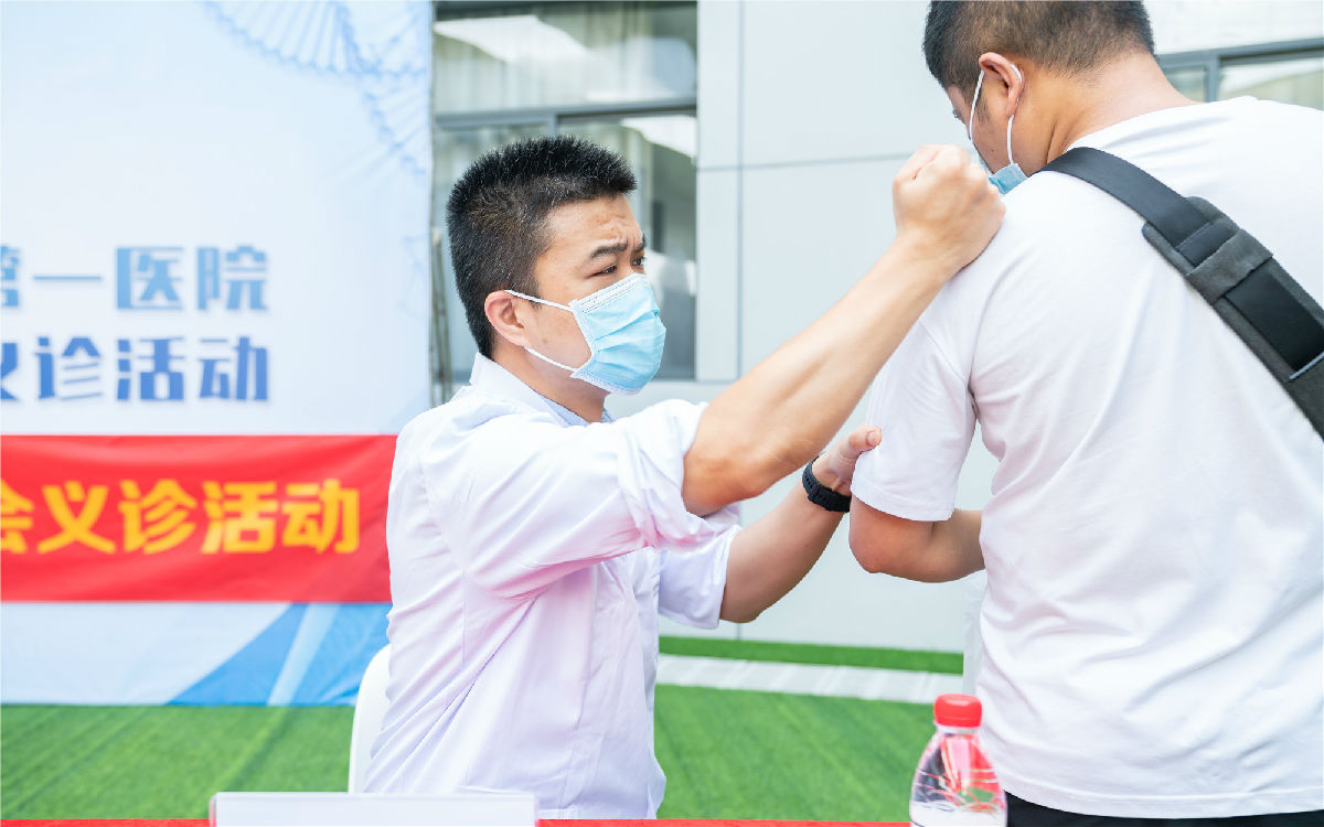 探索合作新模式 共建紧密医联体——我院与福清市医院联合开展骨科义诊与学术交流活动 探索合作新模式 共建紧密医联体——我院与福清市医院联合开展骨科义诊与学术交流活动