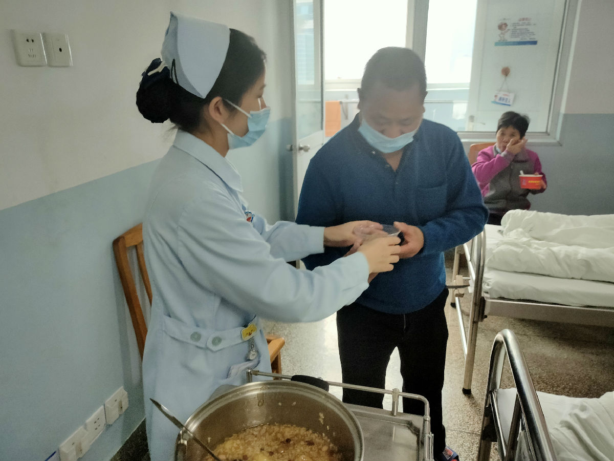 拗九粥香 情暖人心——39区肿瘤内科“拗九节”活动报道