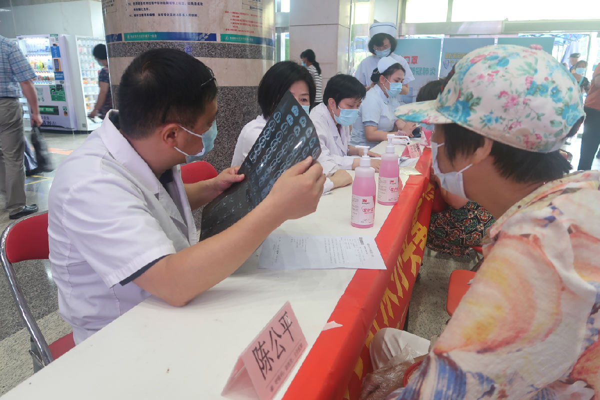 我为群众办实事,义诊科普送健康——我院呼吸康复党支部开诊义诊科普活动 我为群众办实事,义诊科普送健康——我院呼吸康复党支部开诊义诊科普活动