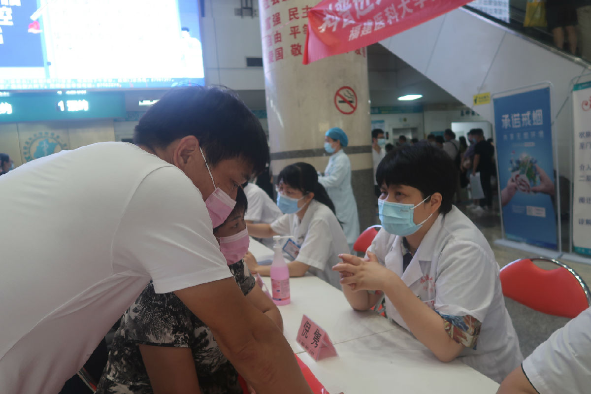 我为群众办实事,义诊科普送健康——我院呼吸康复党支部开诊义诊科普活动 我为群众办实事,义诊科普送健康——我院呼吸康复党支部开诊义诊科普活动