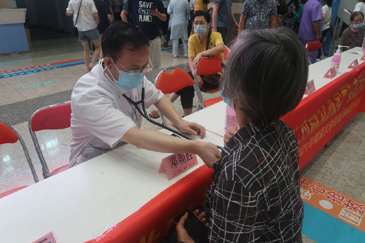 我为群众办实事,义诊科普送健康——我院呼吸康复党支部开诊义诊科普活动 我为群众办实事,义诊科普送健康——我院呼吸康复党支部开诊义诊科普活动