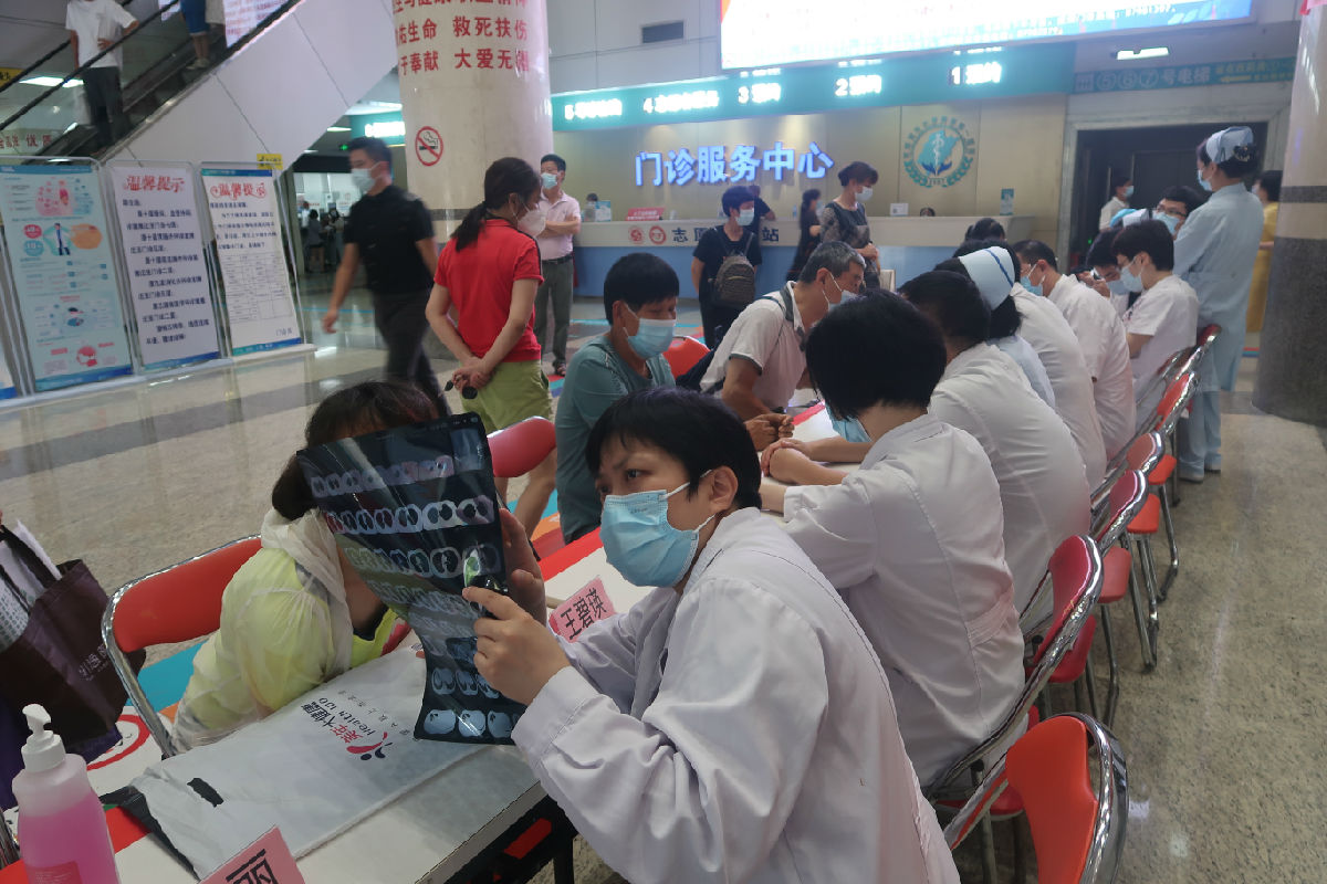 我为群众办实事,义诊科普送健康——我院呼吸康复党支部开诊义诊科普活动 我为群众办实事,义诊科普送健康——我院呼吸康复党支部开诊义诊科普活动