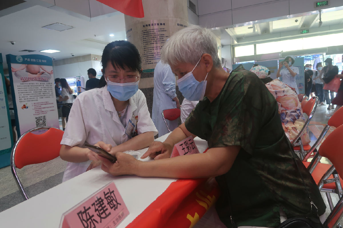 我为群众办实事,义诊科普送健康——我院呼吸康复党支部开诊义诊科普活动 我为群众办实事,义诊科普送健康——我院呼吸康复党支部开诊义诊科普活动