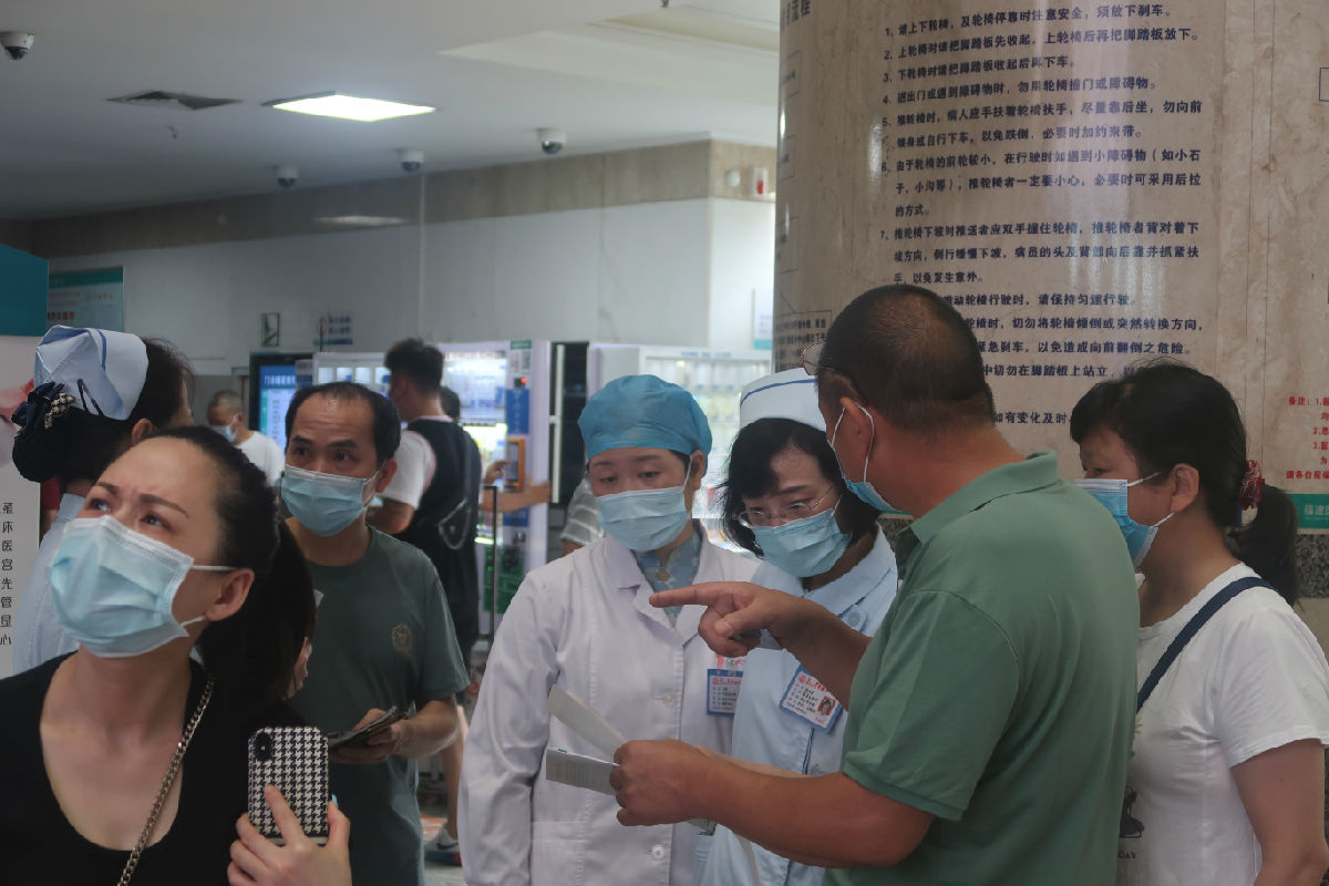 我为群众办实事,义诊科普送健康——我院呼吸康复党支部开诊义诊科普活动 我为群众办实事,义诊科普送健康——我院呼吸康复党支部开诊义诊科普活动