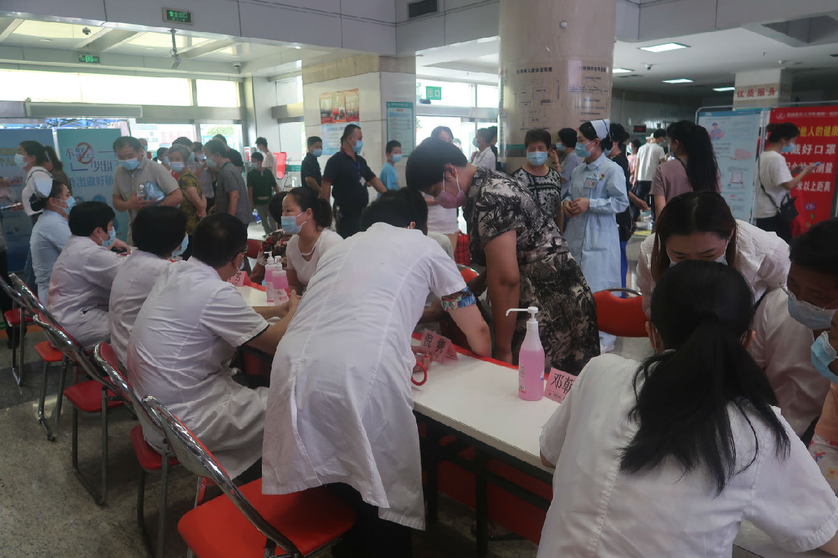 我为群众办实事,义诊科普送健康——我院呼吸康复党支部开诊义诊科普活动 我为群众办实事,义诊科普送健康——我院呼吸康复党支部开诊义诊科普活动