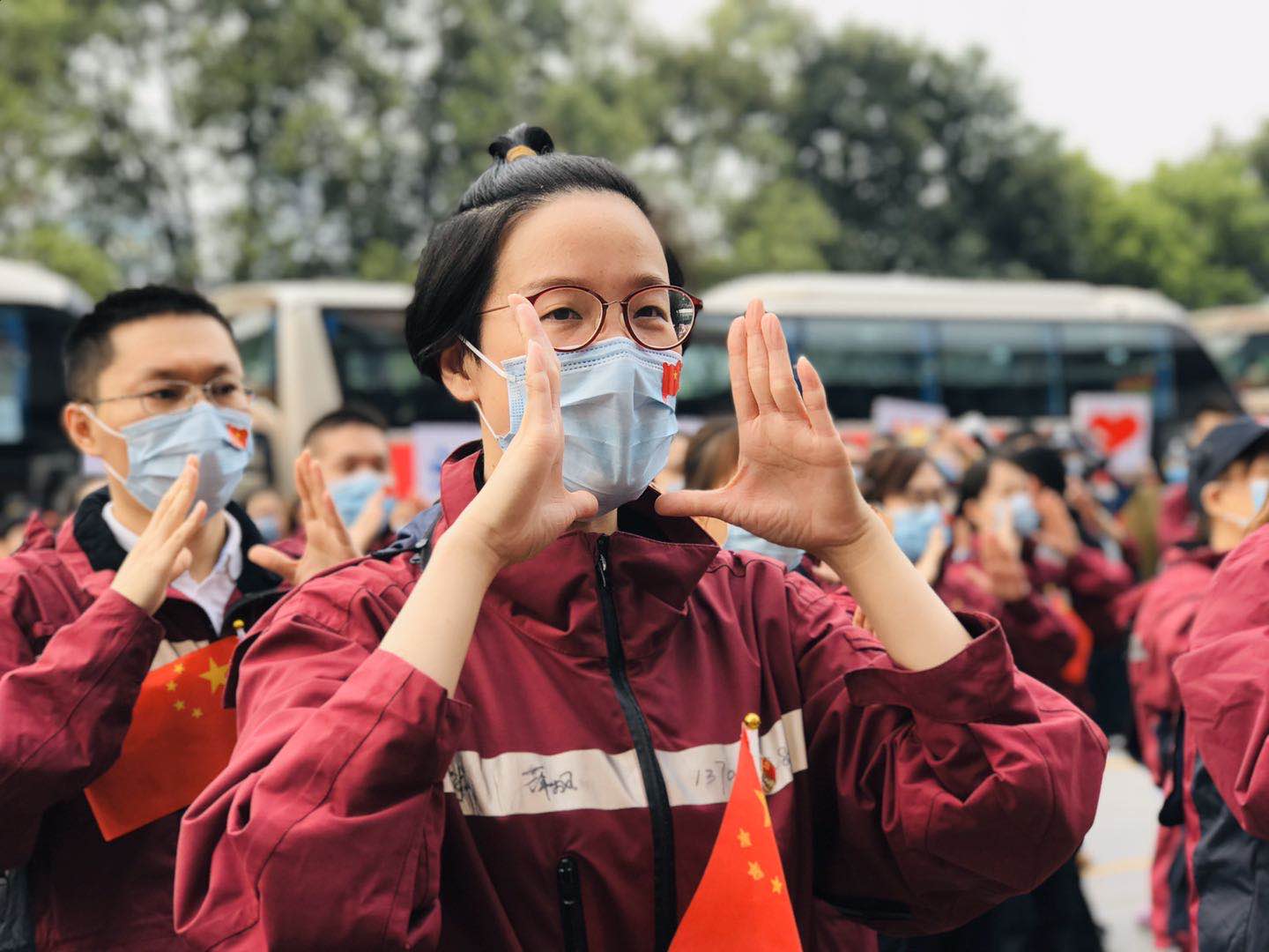 2020年3月23日，福建省对口支援宜昌防治新型冠状病毒肺炎支援队队员感谢宜昌人民的照顾