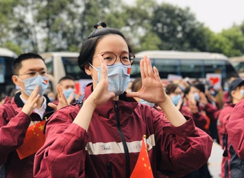 2020年3月23日，福建省对口支援宜昌防治新型冠状病毒肺炎支援队队员感谢宜昌人民的照顾