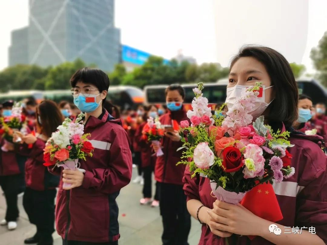 2020年3月23日，宜昌人民为福建省对口支援宜昌防治新型冠状病送上献花（1）