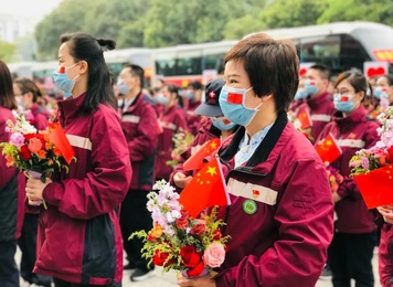 2020年3月23日，宜昌人民为福建省对口支援宜昌防治新型冠状病送上献花（2）