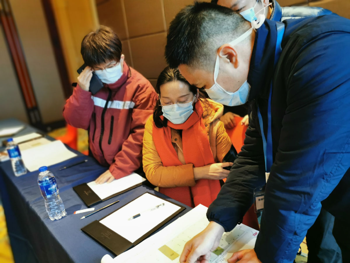 2020年2月18日，福建省对口支援宜昌防治新型冠状病毒肺炎支援队后期保障组讨论医疗队员的衣食住行保障工作