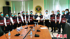  2020年4月18日，回国前夕，中国赴菲律宾抗疫医疗专家组将在菲期间翻译《方舱医院工作手册》（第三版）等赠予菲方，助力抗疫