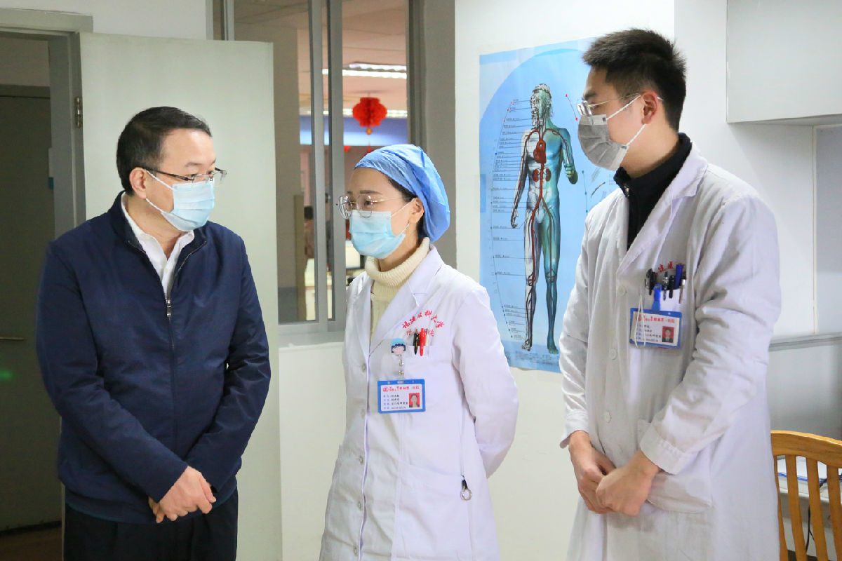 2020年2月7日，福建医科大学校长陈晓春代表学校对返岗的临床医学专硕学生给予慰问
