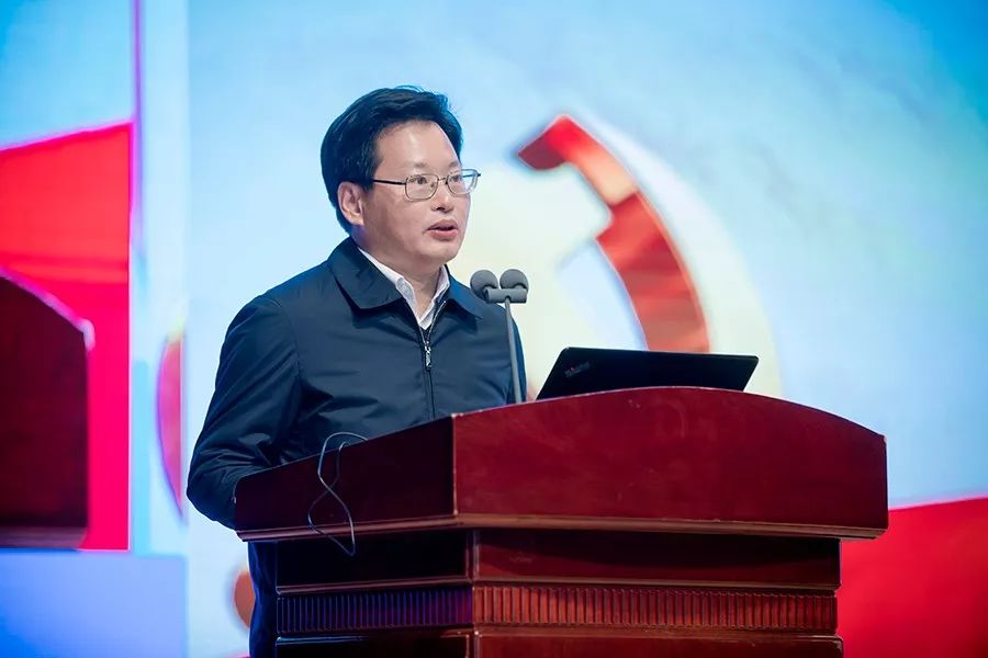 『先进典型』福建医科大学举办慕容慎行同志先进事迹报告会