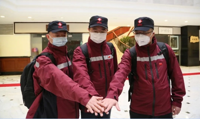 『附一抗疫』中国政府赴菲律宾抗疫医疗专家组今日启程，其中我院专家3名，副院长翁山耕担任专家组组长