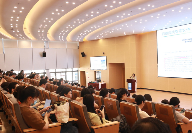做“大先生”，教“AI医生”丨看福建医大第一临床医学院如何锻造新时代医学师资
